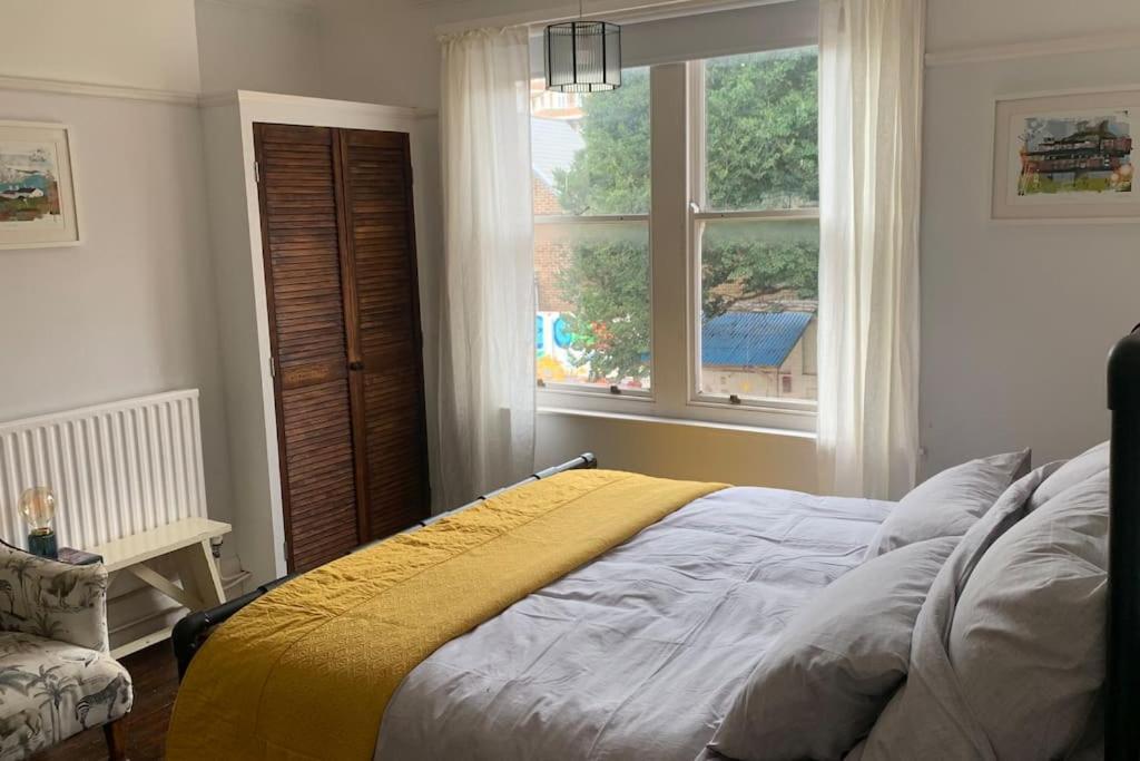 Lovely 4 Bedroom Home, Stones Throw From The Beach Hove Esterno foto