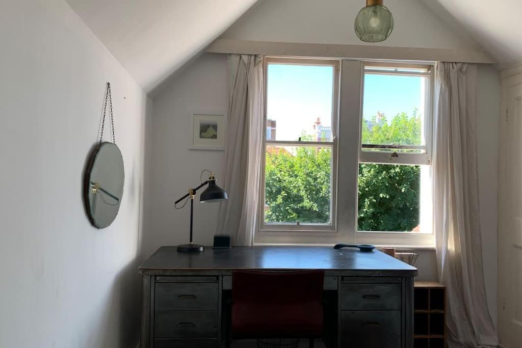 Lovely 4 Bedroom Home, Stones Throw From The Beach Hove Esterno foto